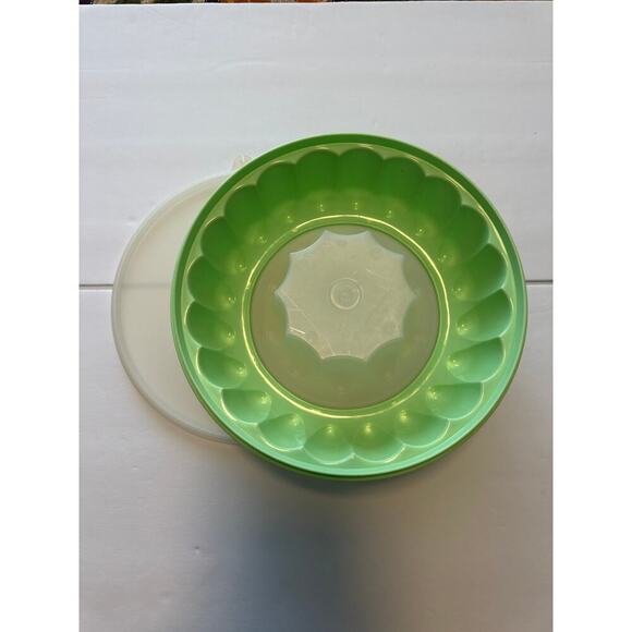 Vintage Tupperware Green Jell-O Gelatin Mold with Lid & Insert - Picture 1 of 4